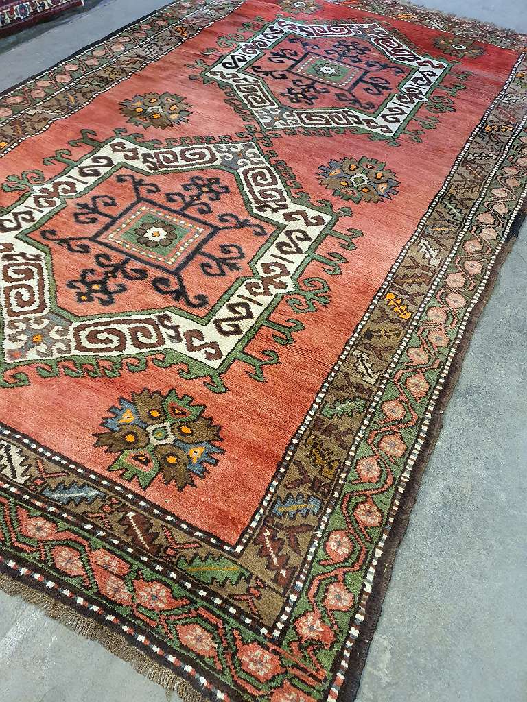 Türkischer "KARS " 350X210cm - Topqualität - neuwertig - 1AA Zustand.