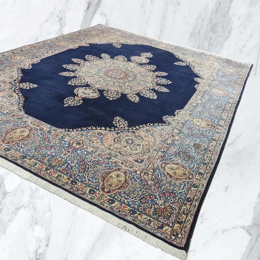 feinster " KIRMAN " 390x320cm - tiefblaues Mittelfeld - Top Zustand - sehr selten geworden